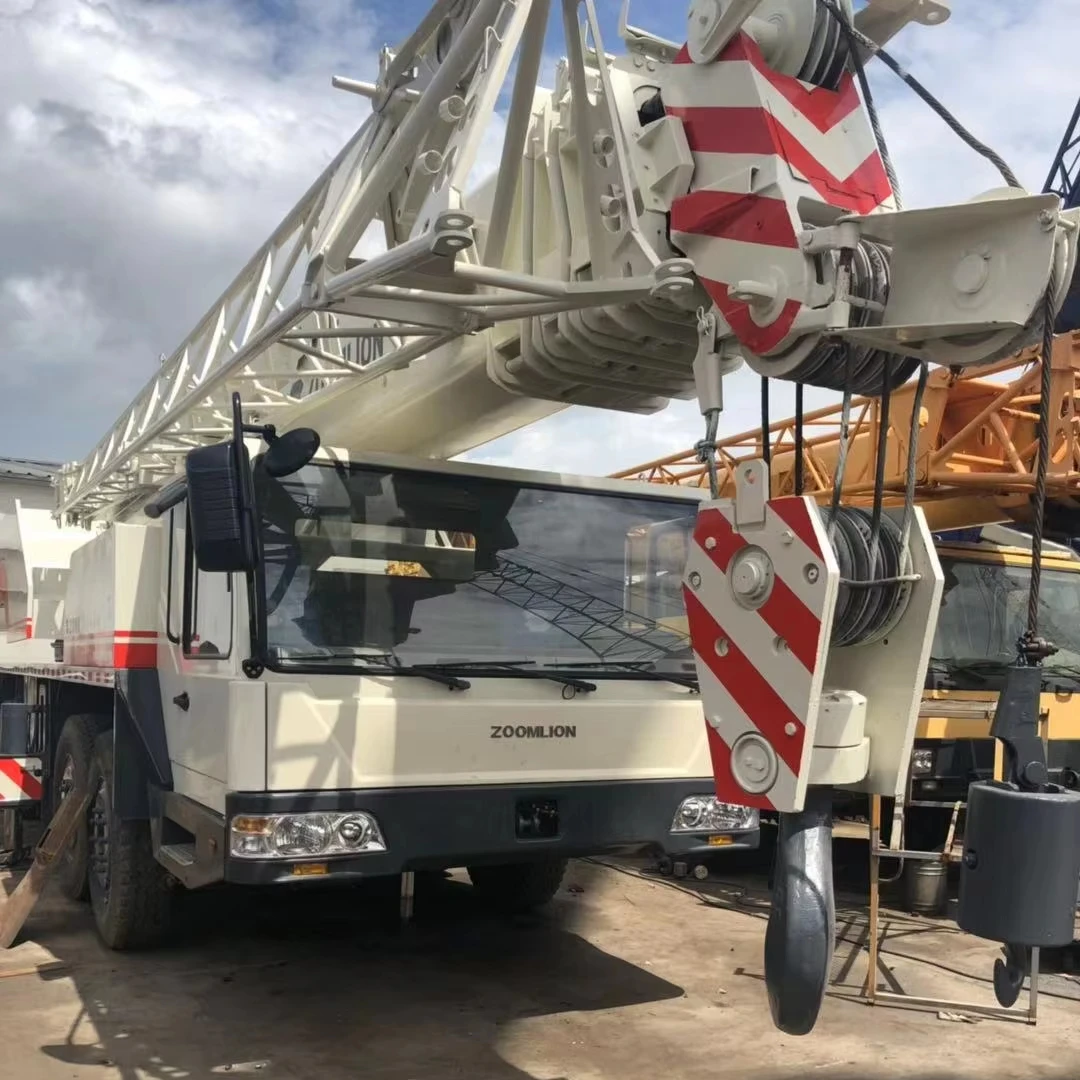 Second hand zoomlion truck crane 50 Ton full hydraulic truck crane ZTC500A562 truck cranes for cheap sale