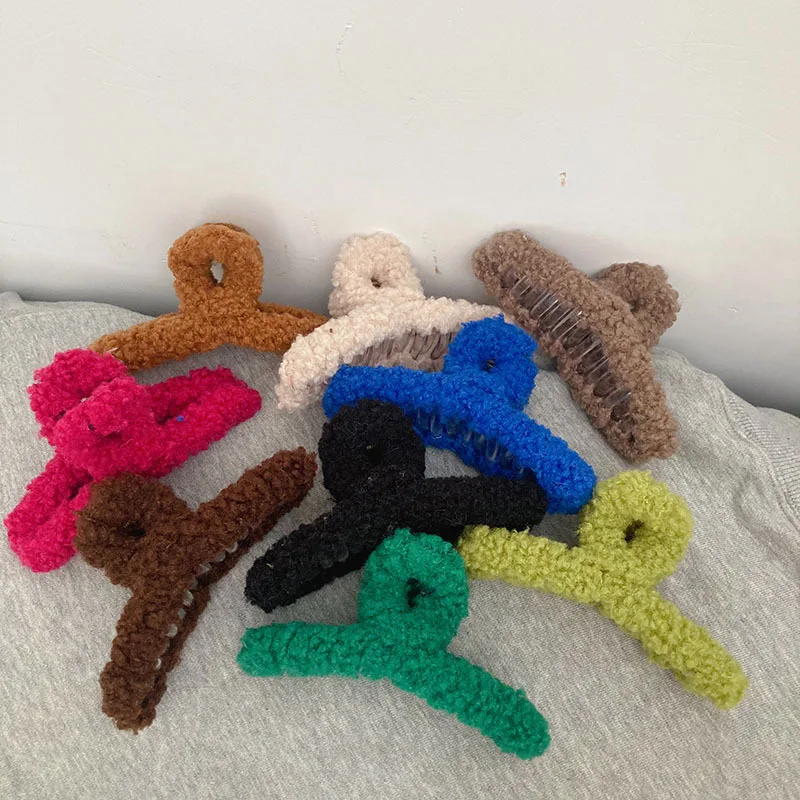 Wholesale fashion lamb fur hair claw hair accessories custom 13cm plush shark clip claw for women
