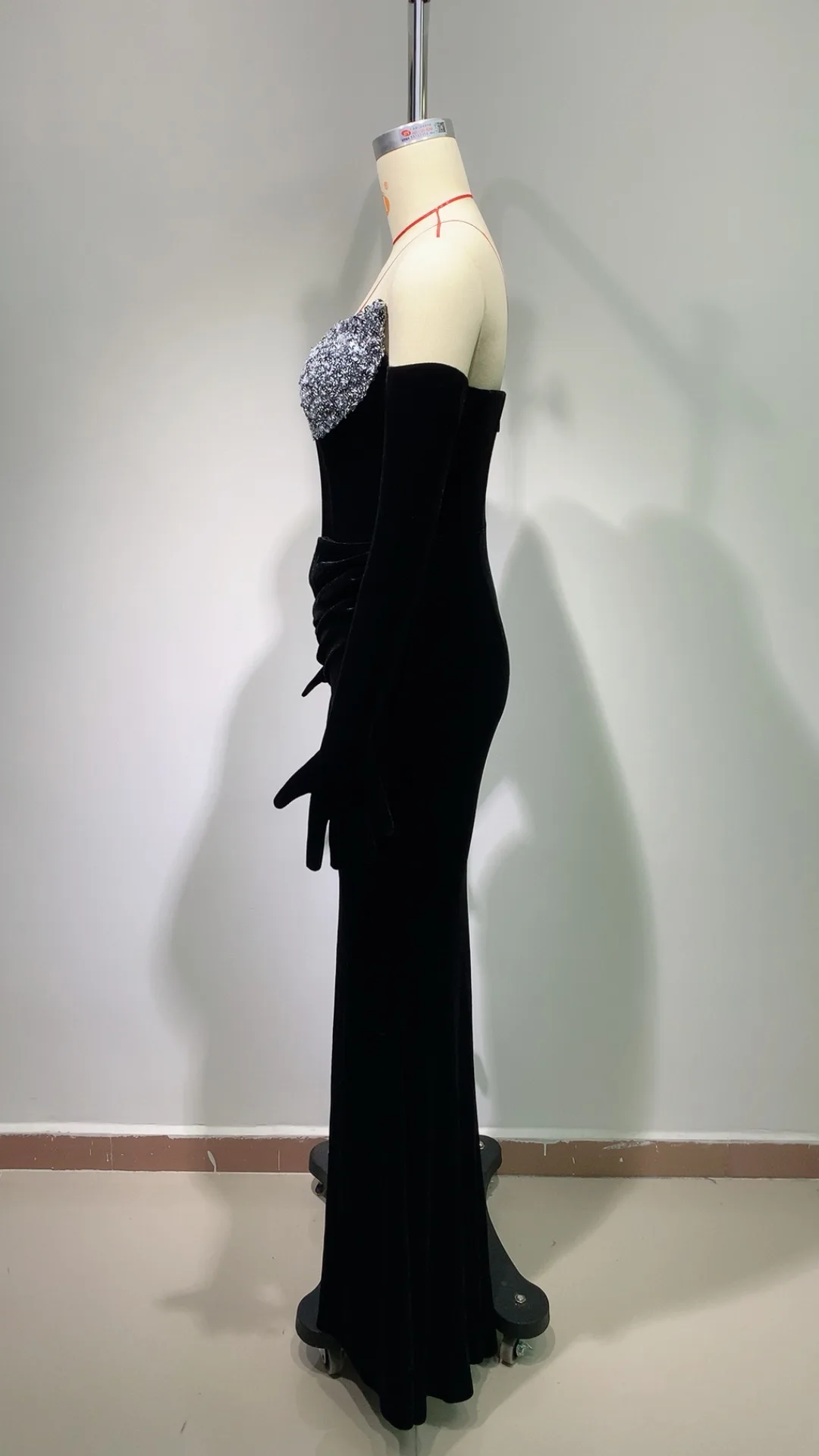 Cross-border fashionable gloves silver paillette hollow low-cut velvet tube top dress elegant graceful dinner dress