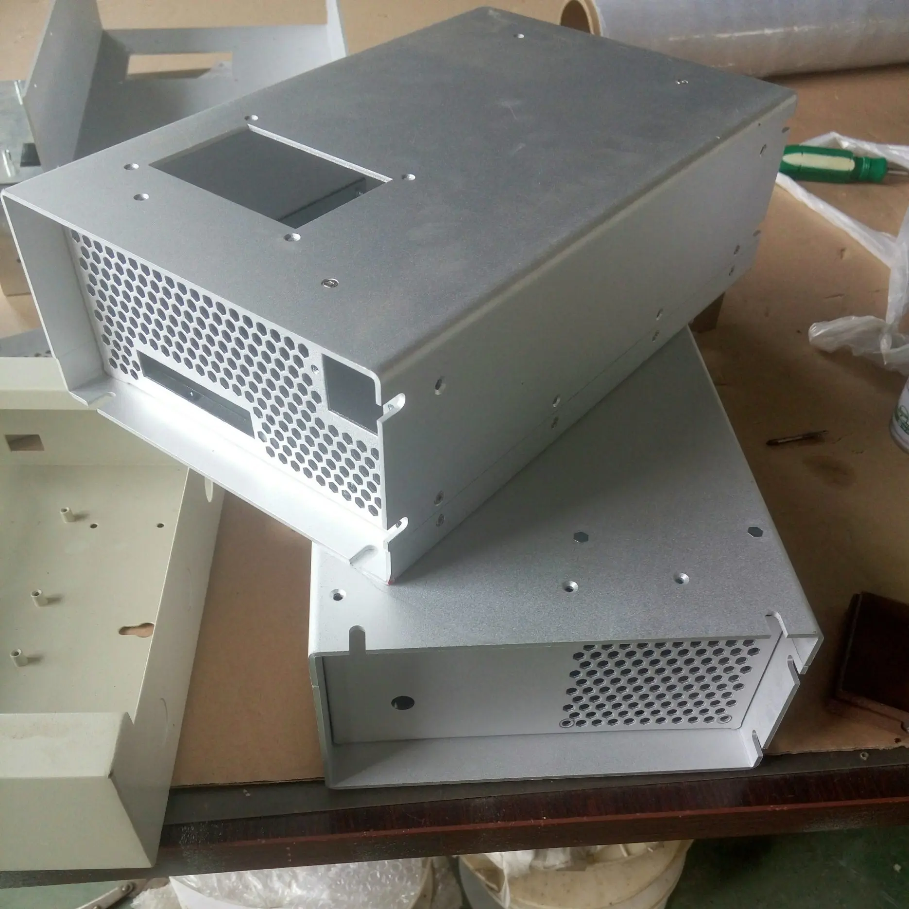 China Metal Fabrication with Different Material Shelf Bracket of Steel, Aluminum, Stainless