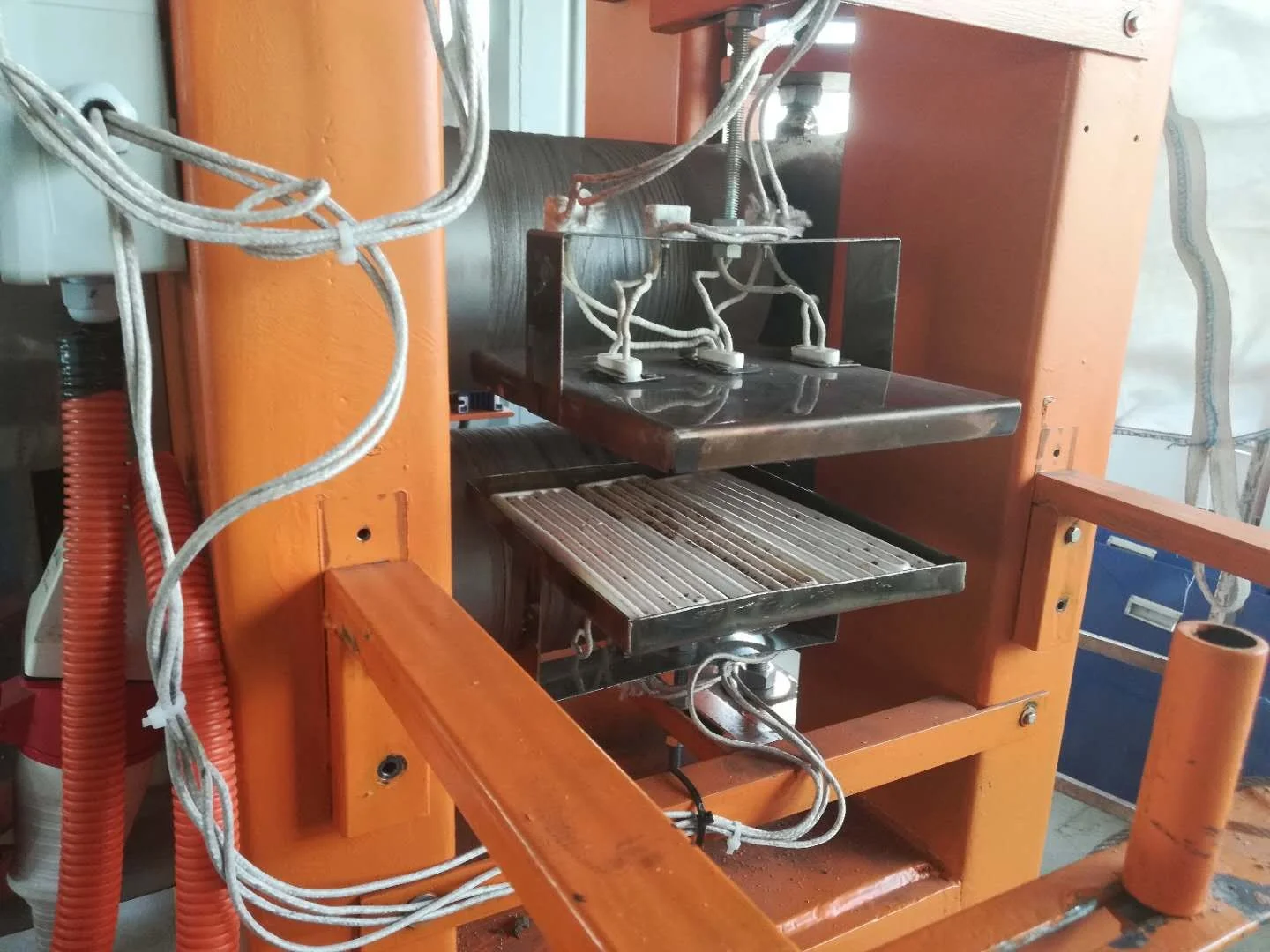 New Design PVC WPC Handrail Profile Making Machine