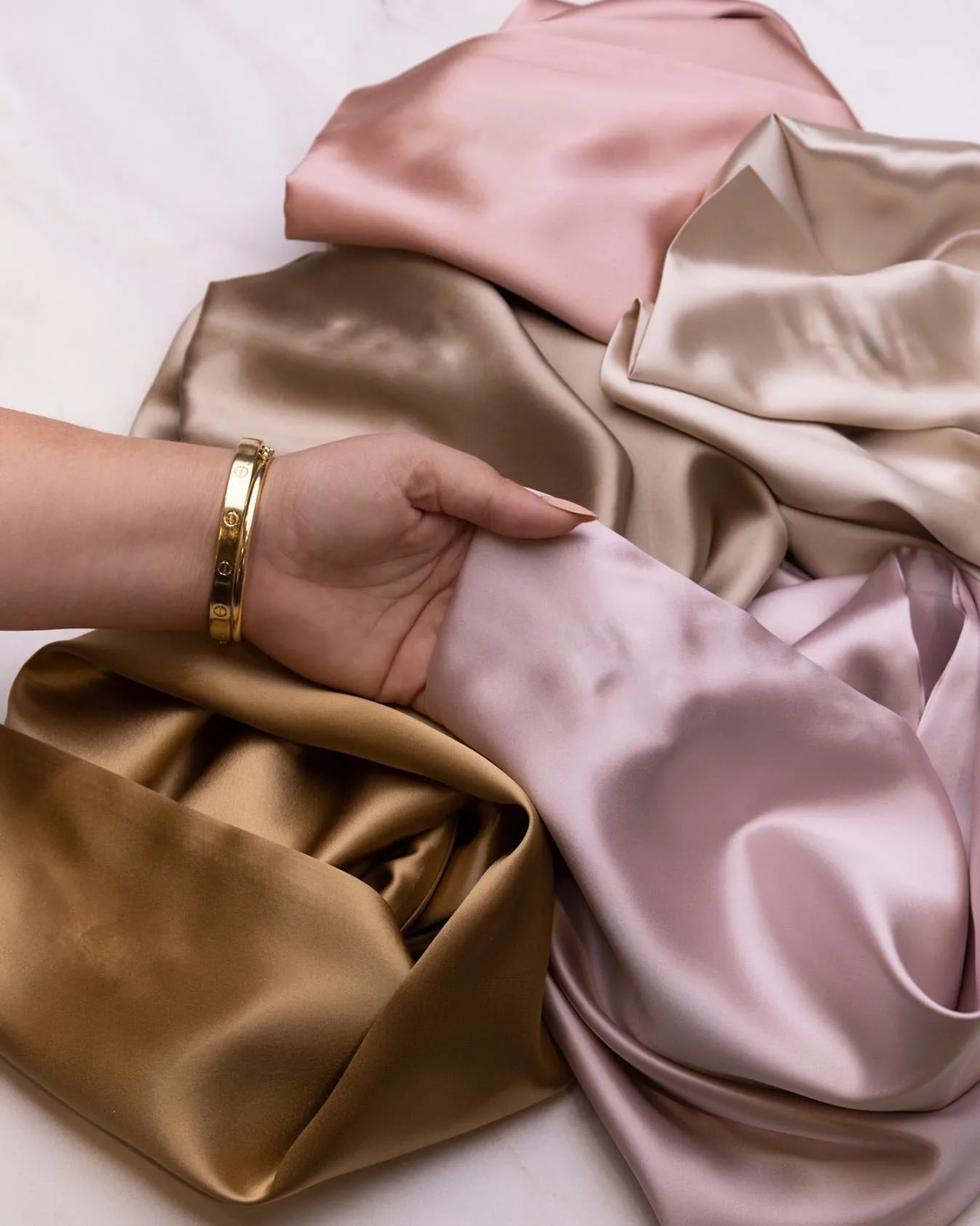 Wholesale 100% mulberry  luxury silk pillowcase with gift box logo silk eye masks and pillowcases with sleeping