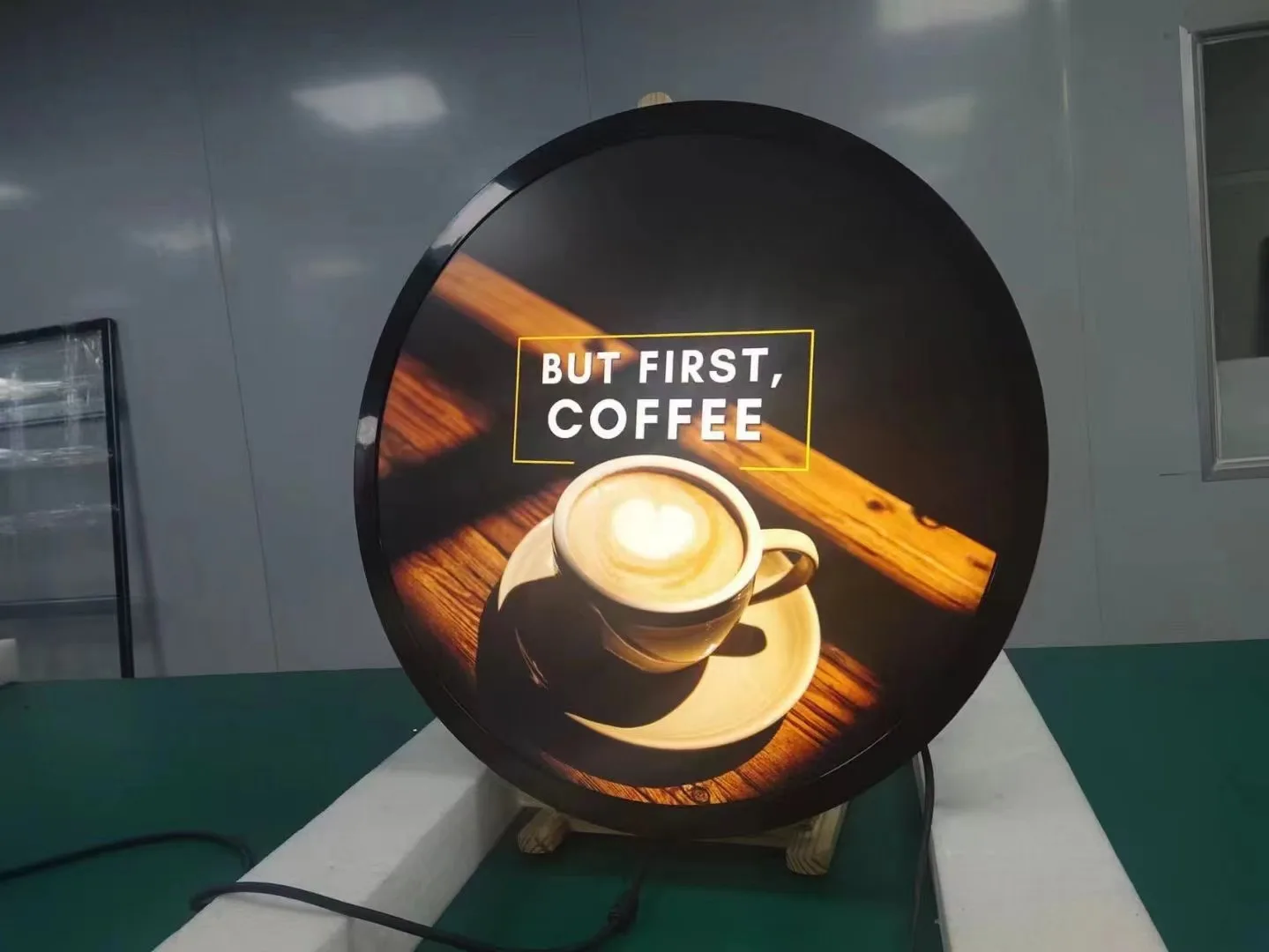 23.6 Inch Custom Round Lcd Advertising Media Display Circular TV Screen Billboard Display with PCAP touch Android RK3566