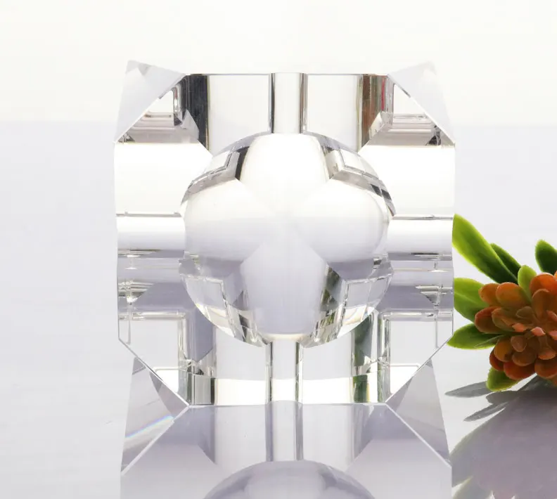 Custom crystal glass ashtray transparent color ashtray arts and crafts gifts    High-end custom crystal glass ashtray crafts