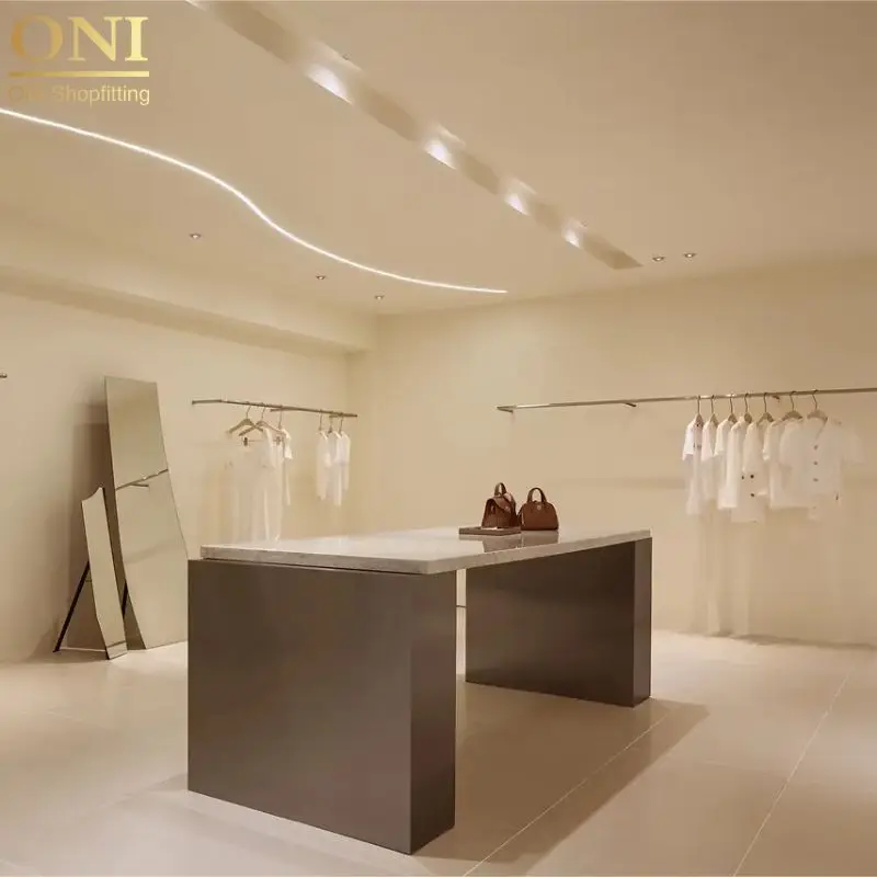 Мебель для магазина одежды