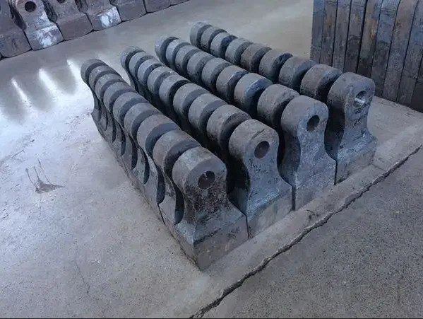 high chromium iron blow barvsi crusher partscemented carbide hammer