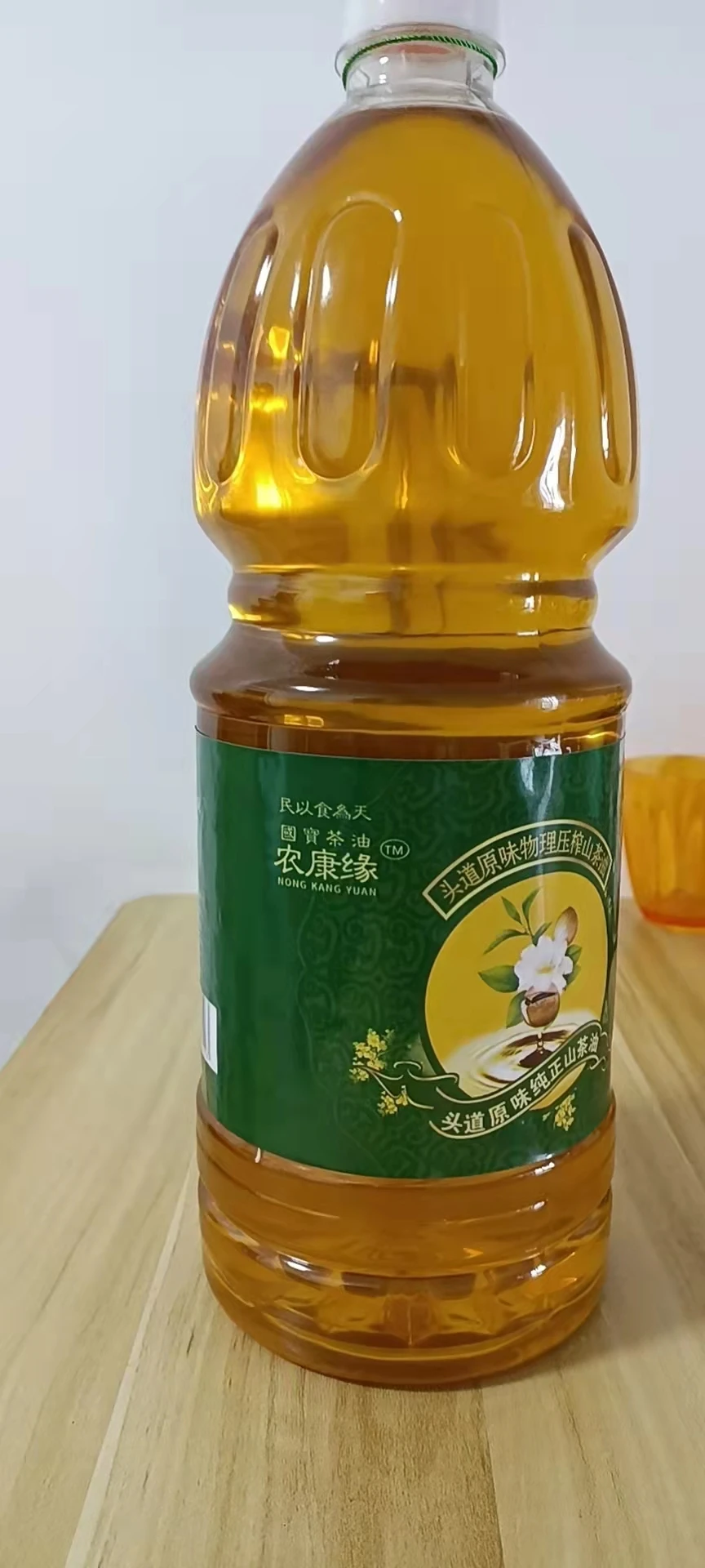 Physical pressing camellia oil natural vegetable oil