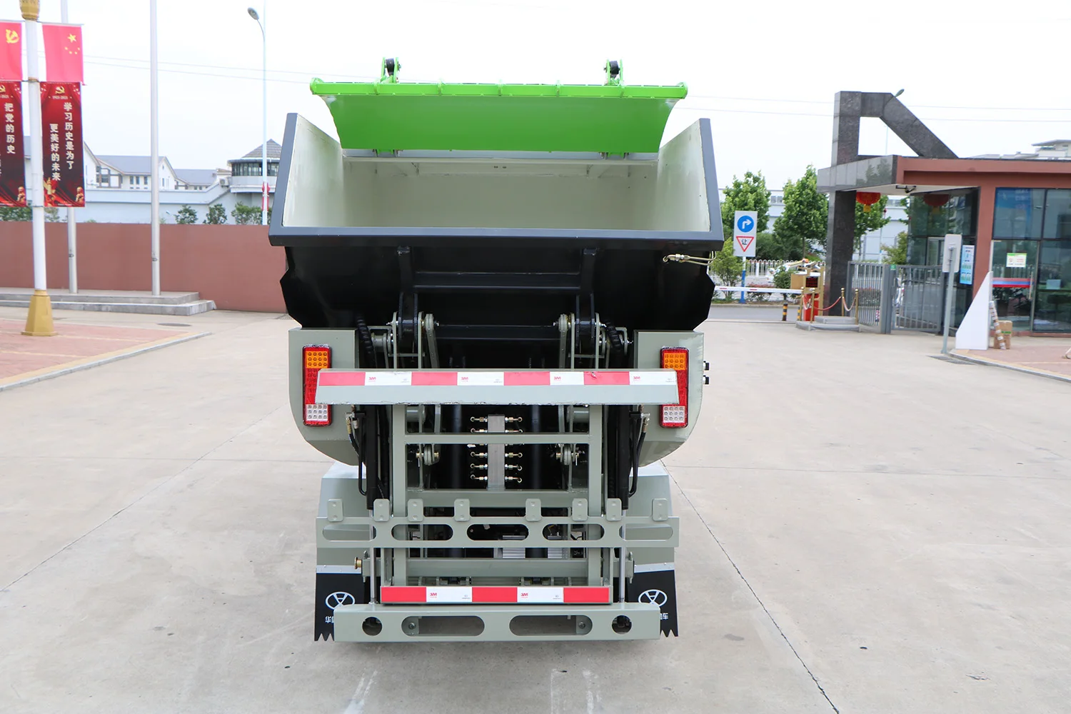 Proper Price Top Quality Popular Sanitation Compactor Garbage Electric Truck Rear Loader