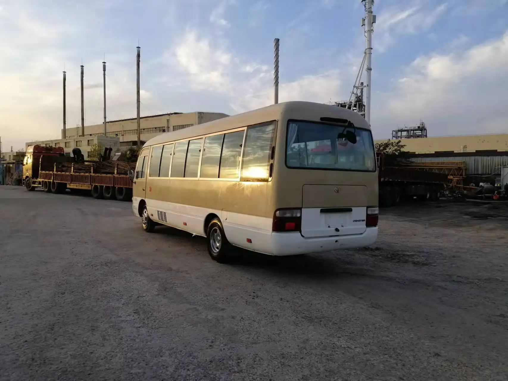 golden coach bus used diesel manual school car made in japan with 28seats folding door cheap price low km