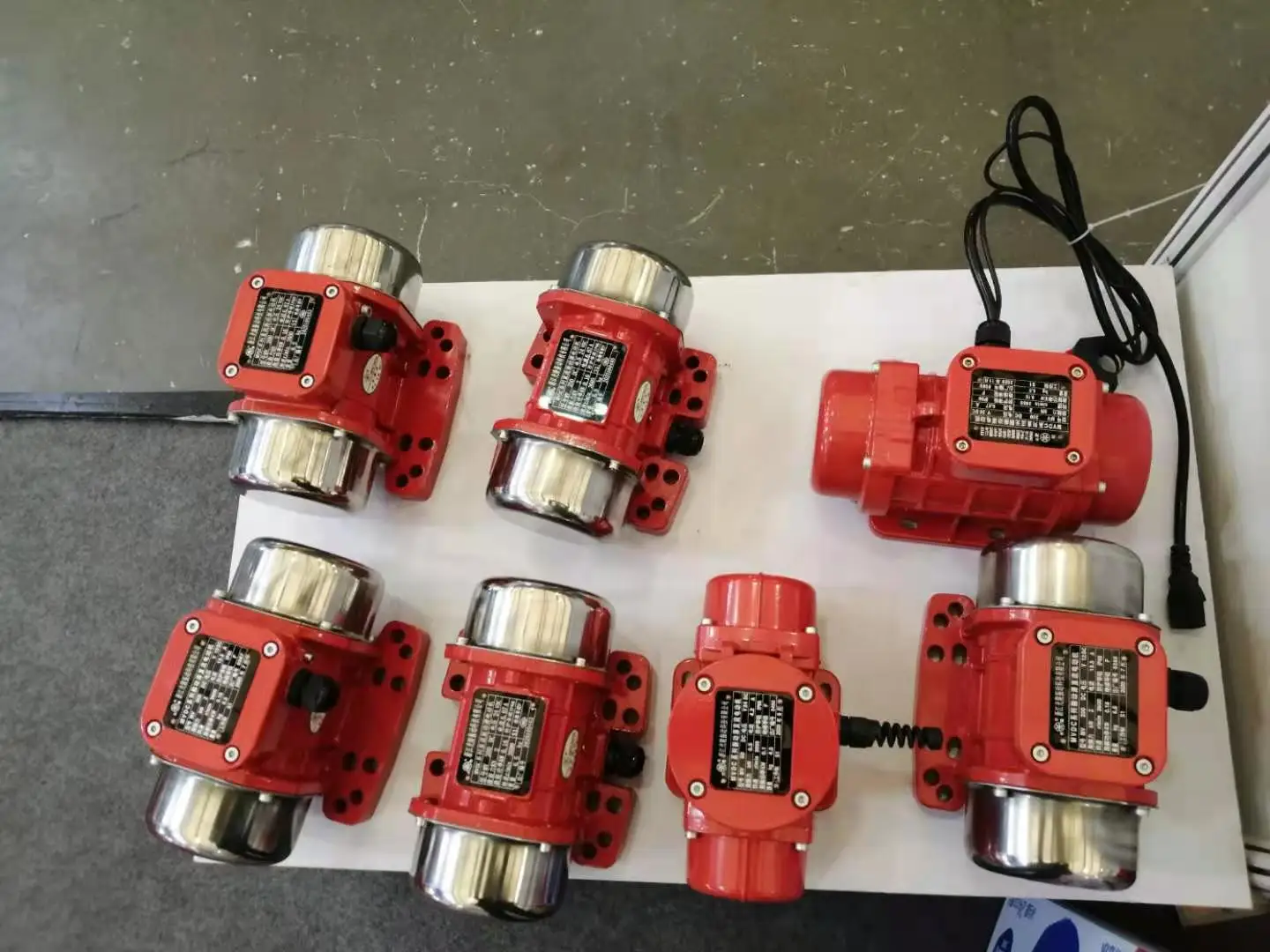 
Powerful MV series 200DC-12V vibrator motor 3000RPM 50/60HZ for Laser Concrete Screed electric vibration motor DC vibrator 