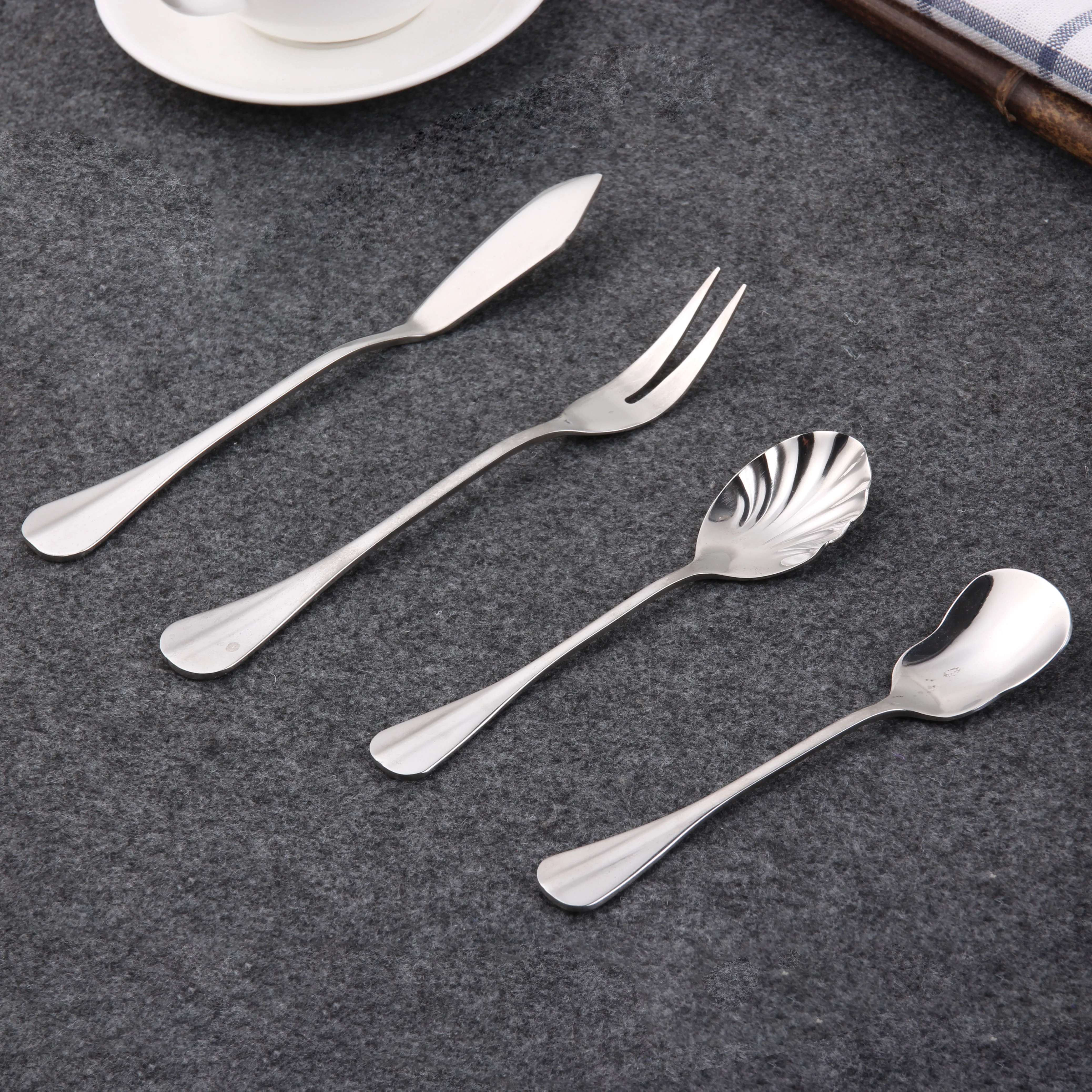 Durable silver color stainless steel cutlery and flatware set for wedding gift and kitchen spoon set/fork set
