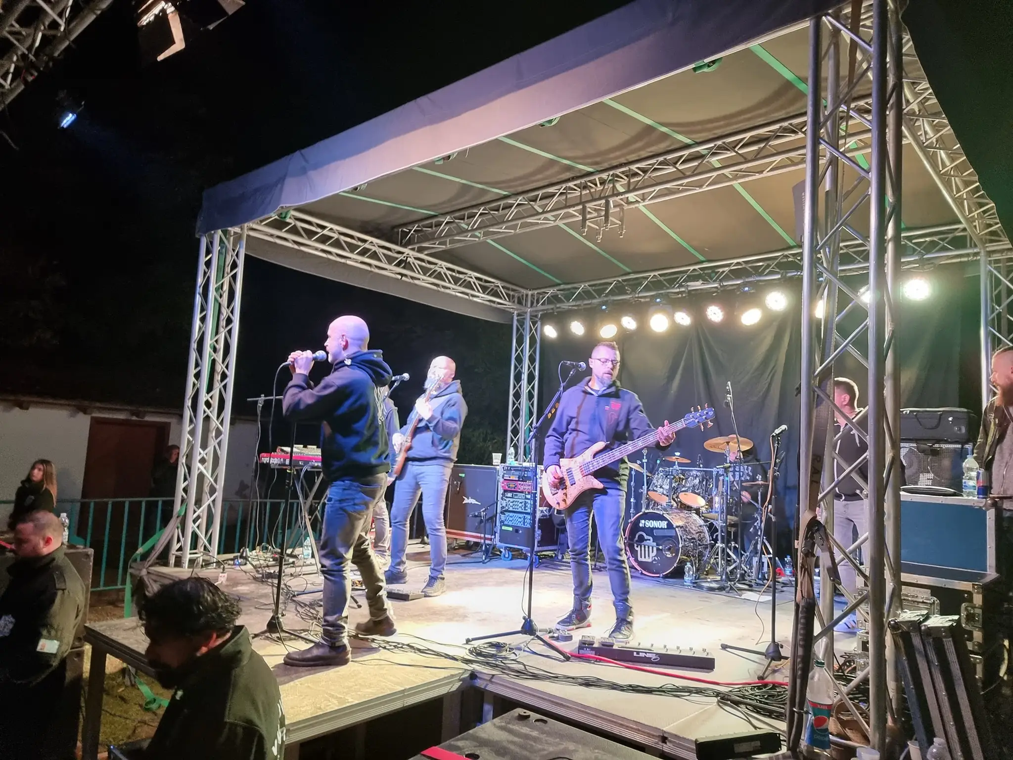 Aluminum concert band stage choral and drum risers