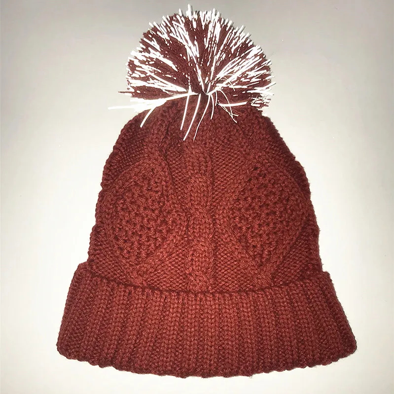 OEKOTEX Certificate AZO Free Cozy Chunky Cable Knit Hat for Women with Reflective Pompom