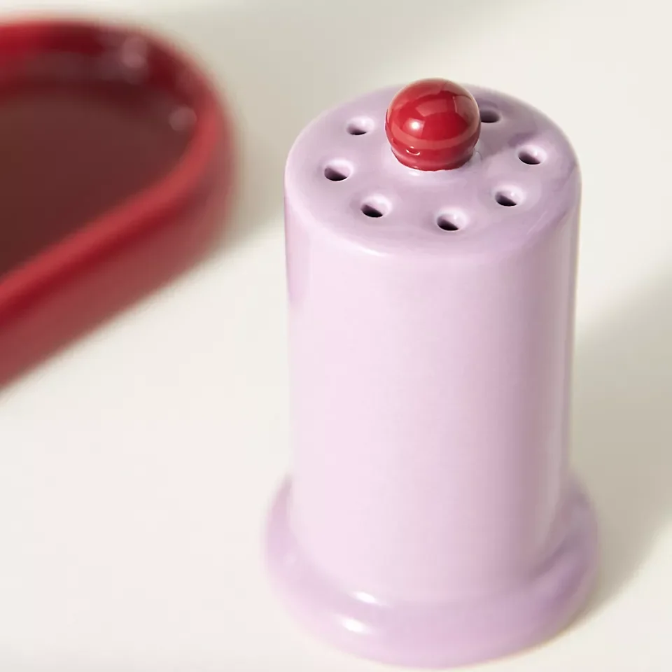 Newest color glaze herb spice tools 2pcs kitchen seasoning shakers minimalist ceramic salt and pepper shaker with tray