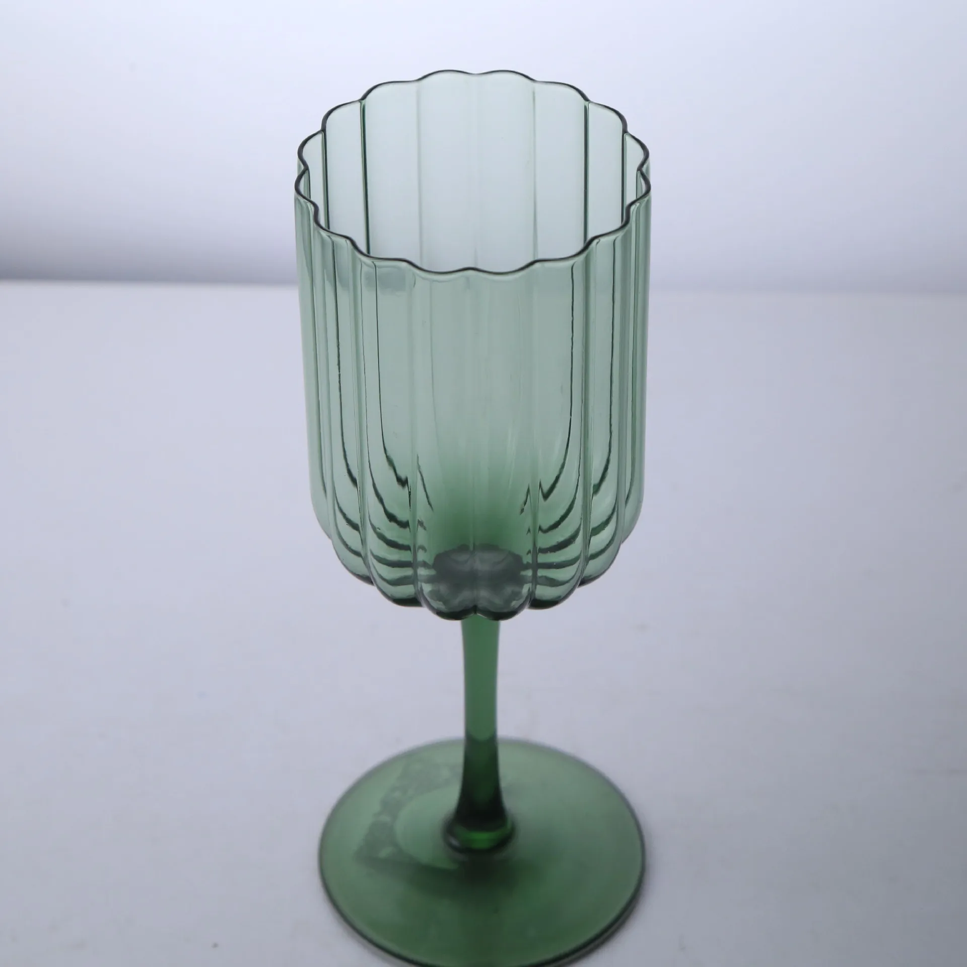 wholesale fancy flower wine goblets set red wine glass ribbed champagne flutes green water glass for wedding