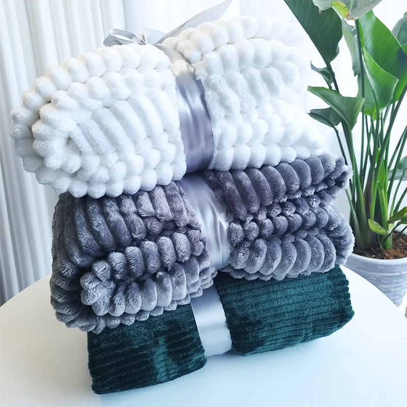 В наличии оптом однотонные полосатые флисовые зимние одеяла для кровати двойное белое пушистое одеяло