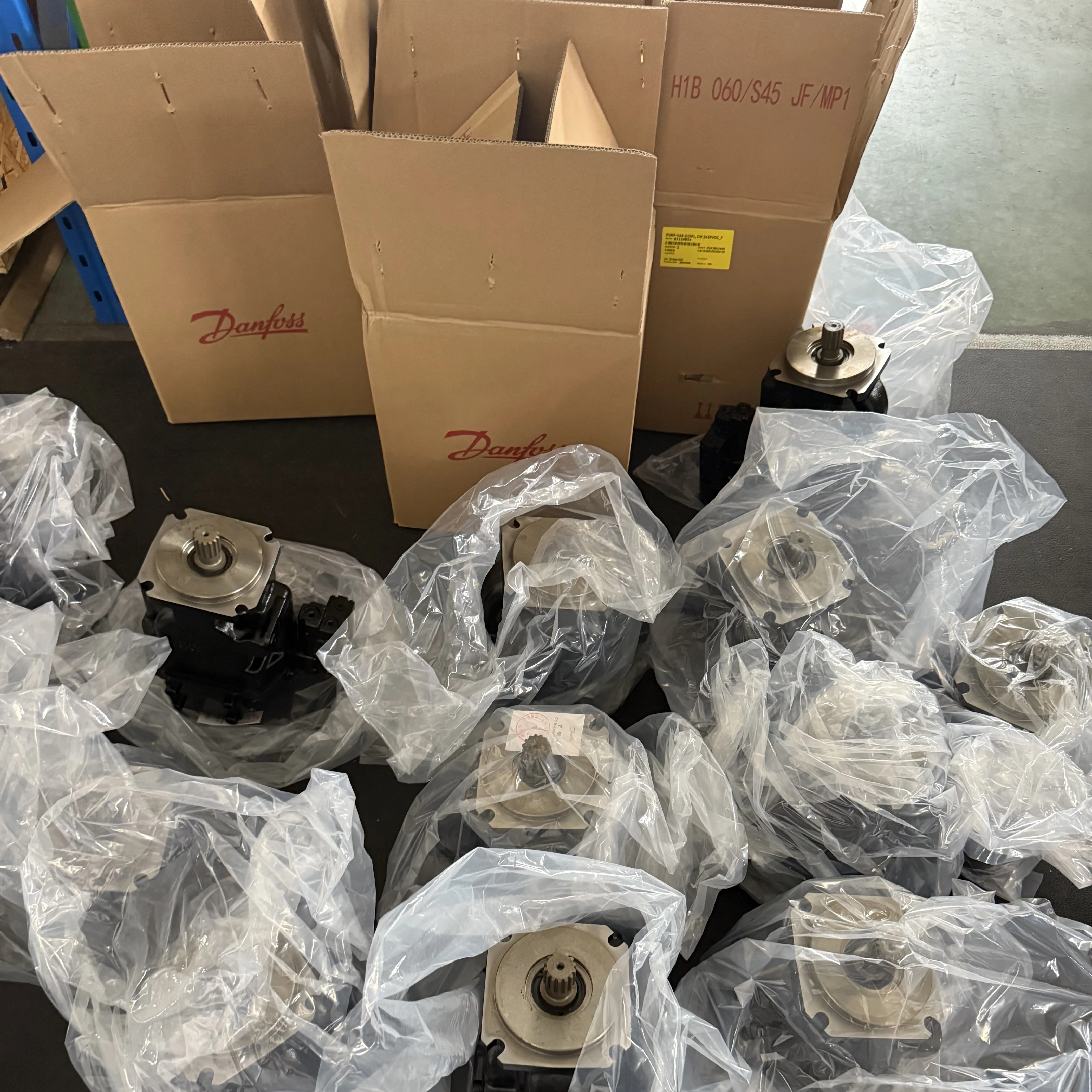 FRR090CLS2730 Hydraulic Pump from Danfoss for Construction Machinery in Stock