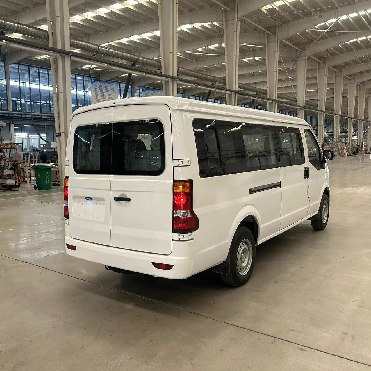 Hot Selling 14-Passenger Electric Bus 22-350V Battery Long Range Electric Bus New Energy Vehicle Product