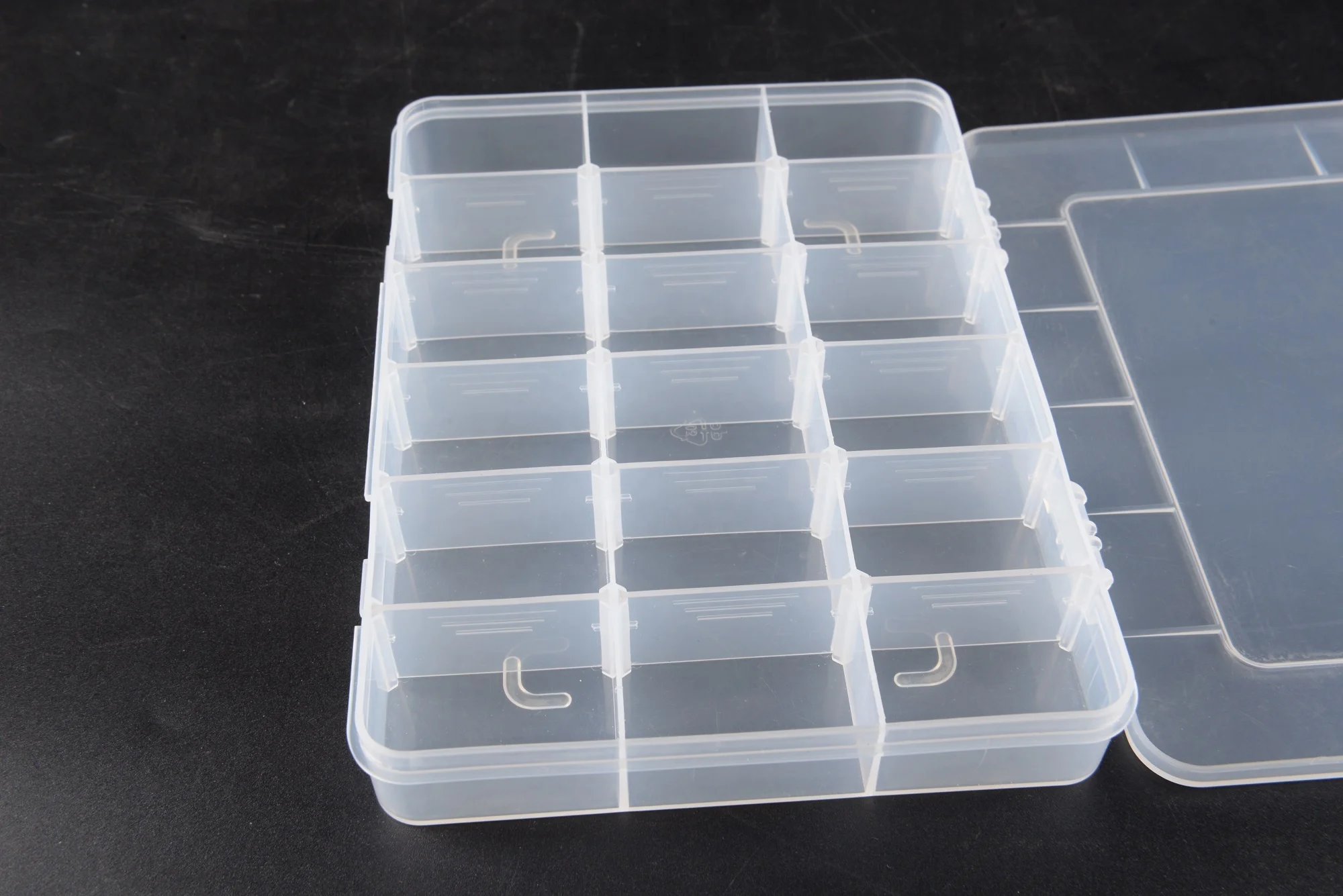 18 compartments transparent plastic storage box with removable dividers
