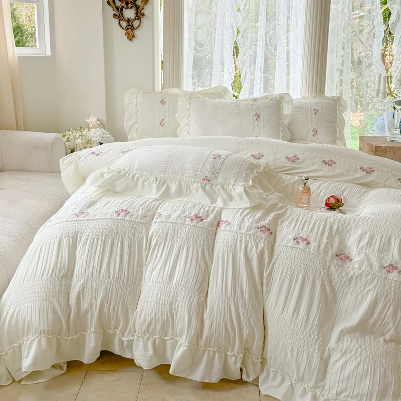 2024 Bedding sets bubble yarn embroidery lace four-piece skin-friendly lace four seasons available duvet cover soft