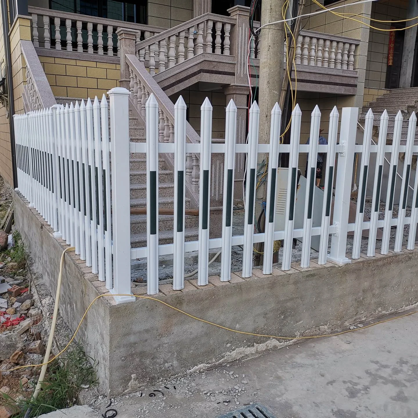 Security PVC Coated Fence Panels Outdoor 3D Modelled Fence with Galvanized Iron Wood Frame Trellis Features Chain Link Fence