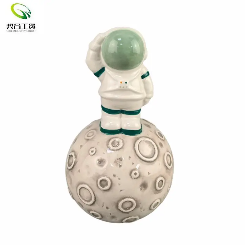 New Creative Astronaut Coin bank Kids Favourite spaceman piggy bank Desk money saving box furnishing astronaut figure
