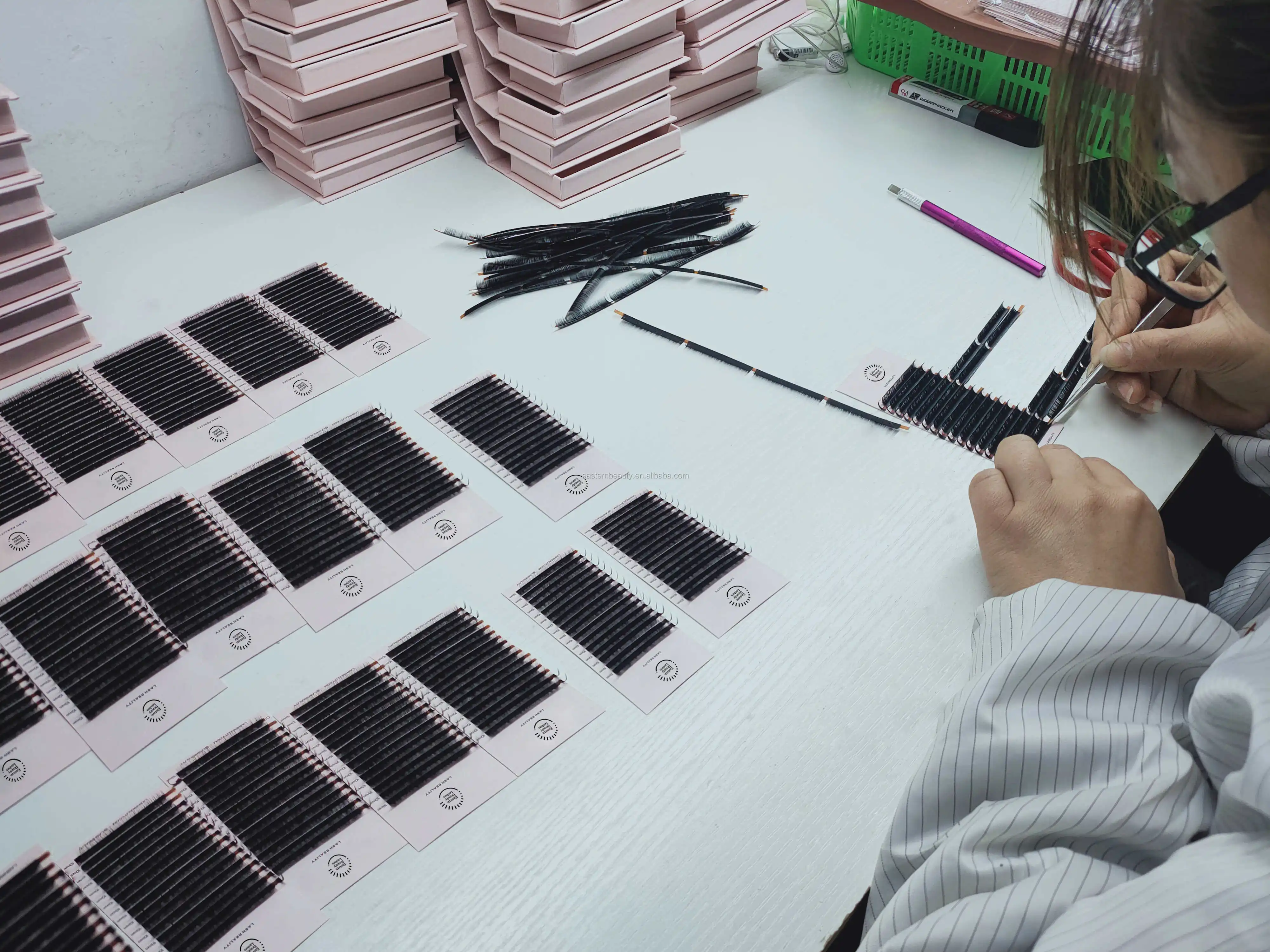 Wholesale Double Tips Matte Black Cashmere Classic Individual Eyelash Extensions Silk Lash Tray Extensions Ellipse Flat Lashes