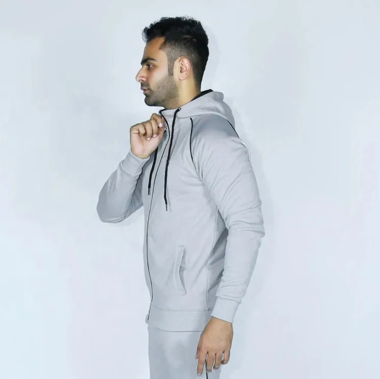  Мужской пуловер с капюшоном красного цвета