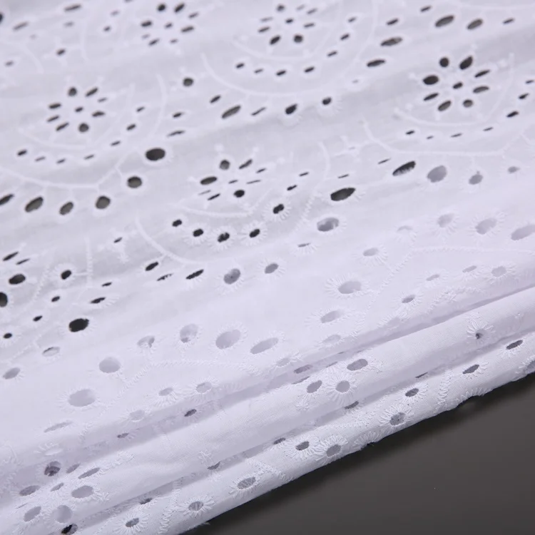 Отличная устойчивая к складкам популярная 100% хлопчатобумажная ткань с вышивкой летняя ткань с отверстиями