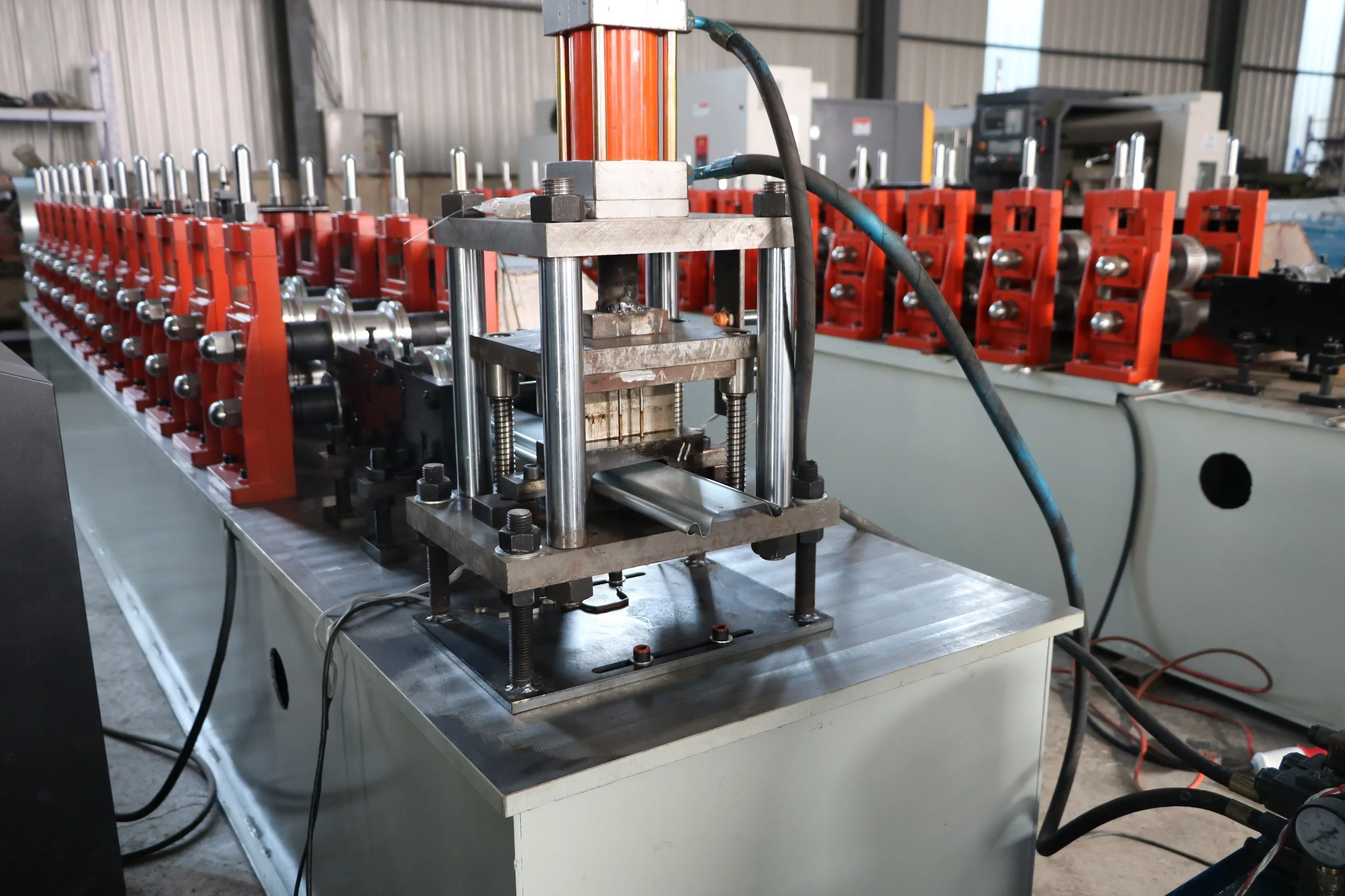 China manufacturing galvanized steel cable tray making punching machine