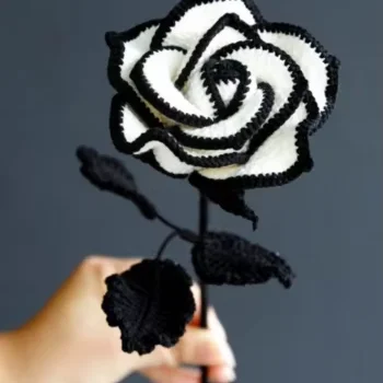 Woven Roses Knitting Crochet Flower Bouquet Crochet Handmade Black White Rose Artificial Flowers Wedding Decor Birthday Gift