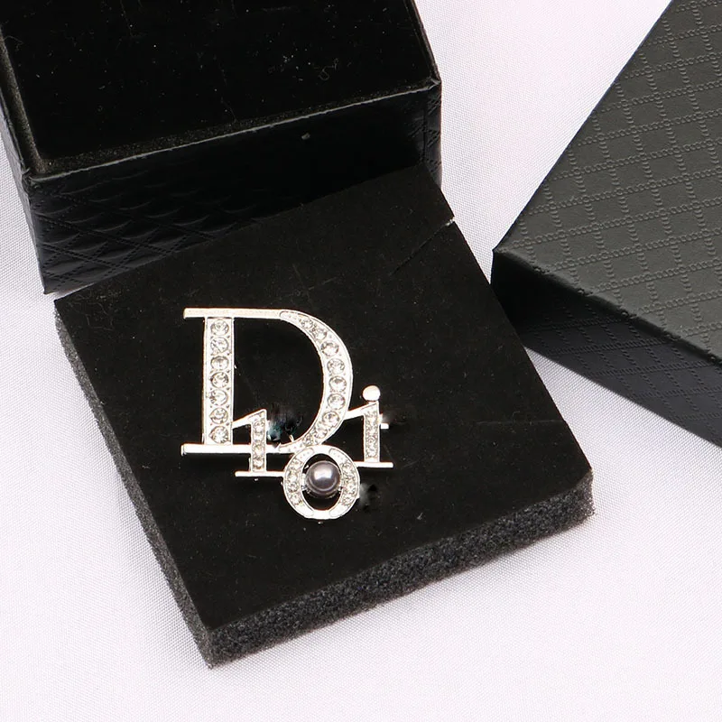 Wholesale Price Women Luxury Letter CC Brooch Famous Brand Designer CC Brooches And Pins Pins