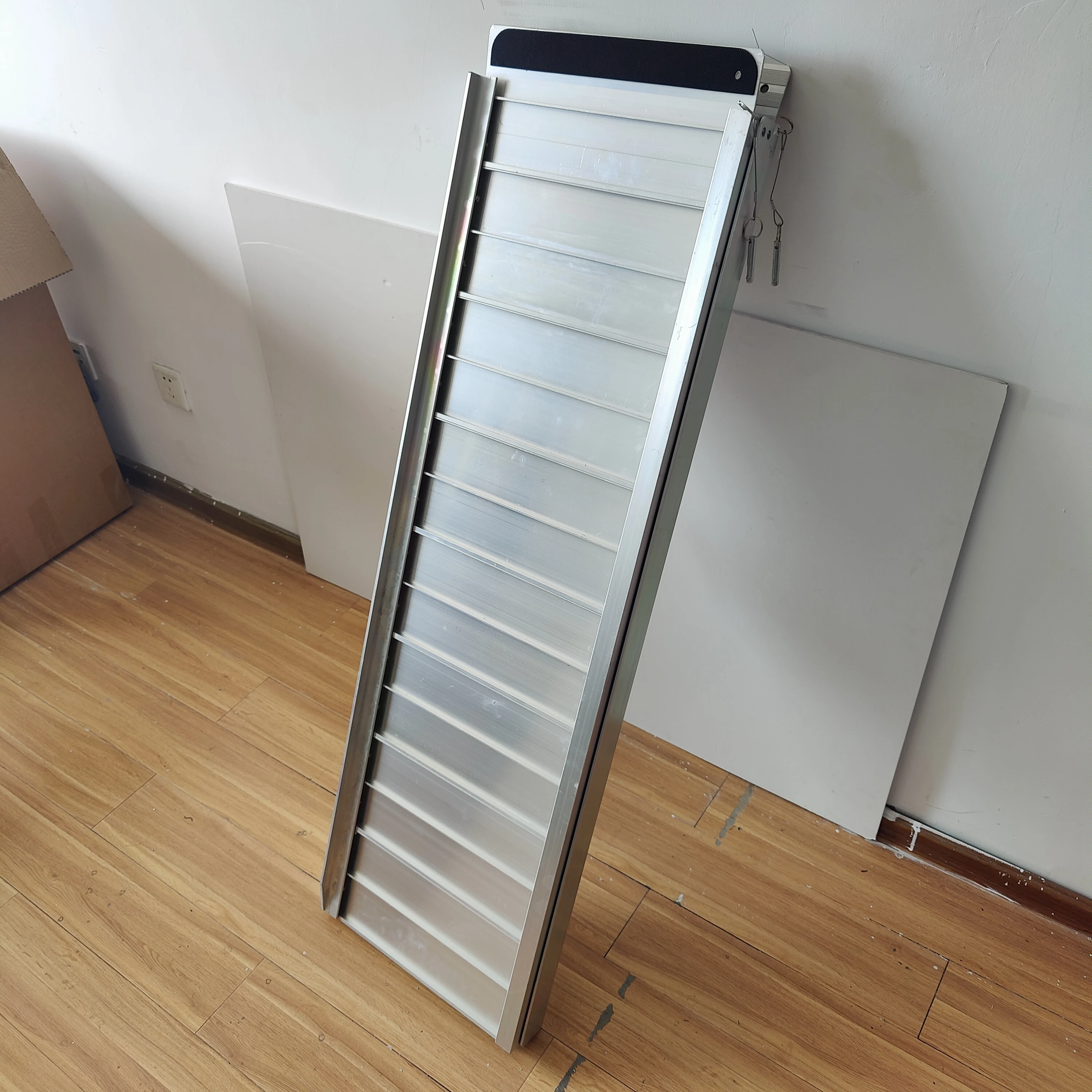 Aluminum Alloy Wheelchair Folding Ramp Portable Wheelchair Accessible Ramps Strong Loading Capacity