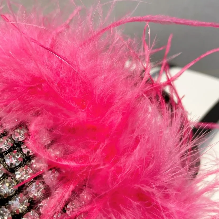 Hot fashion women round diamond bucket bags with feather Sweat Girls Bling fur bags Ladies shiny rhinestone evening clutch purse