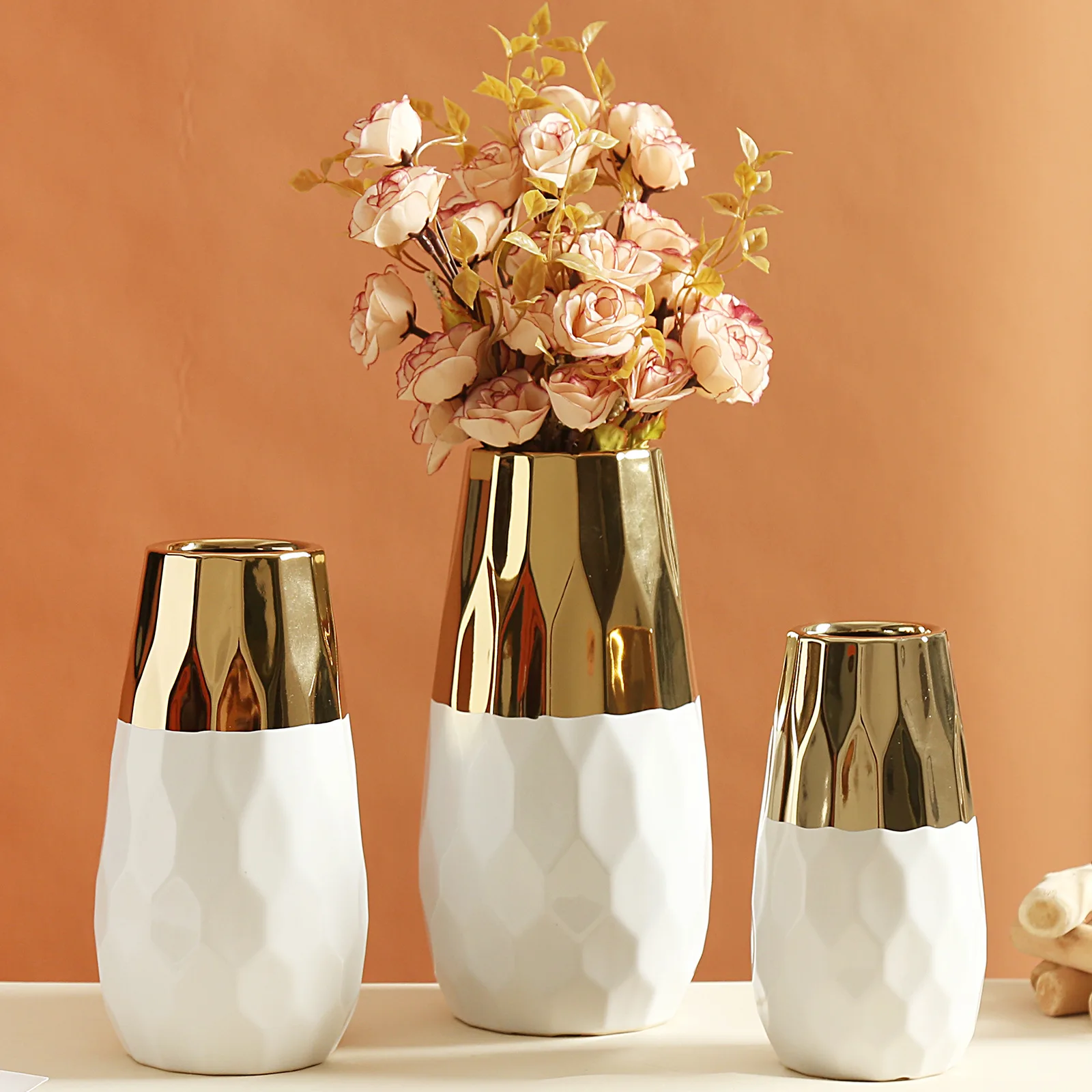 New design cheap wholesale gold plating modern luxury hotel decoration pieces ceramic vases for home decor (1600627013405)