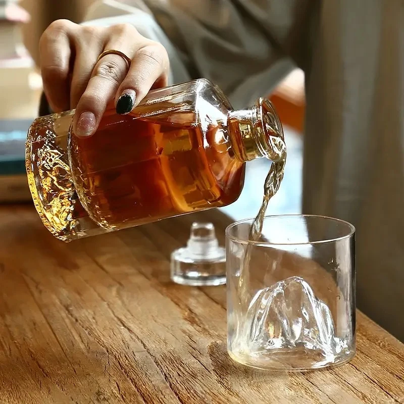 wholesale wine bottle 100ml 250ml 500ml 750ml 1000ml clear glass bottle cork whiskey vodka brandy gin bottles with Glass lid