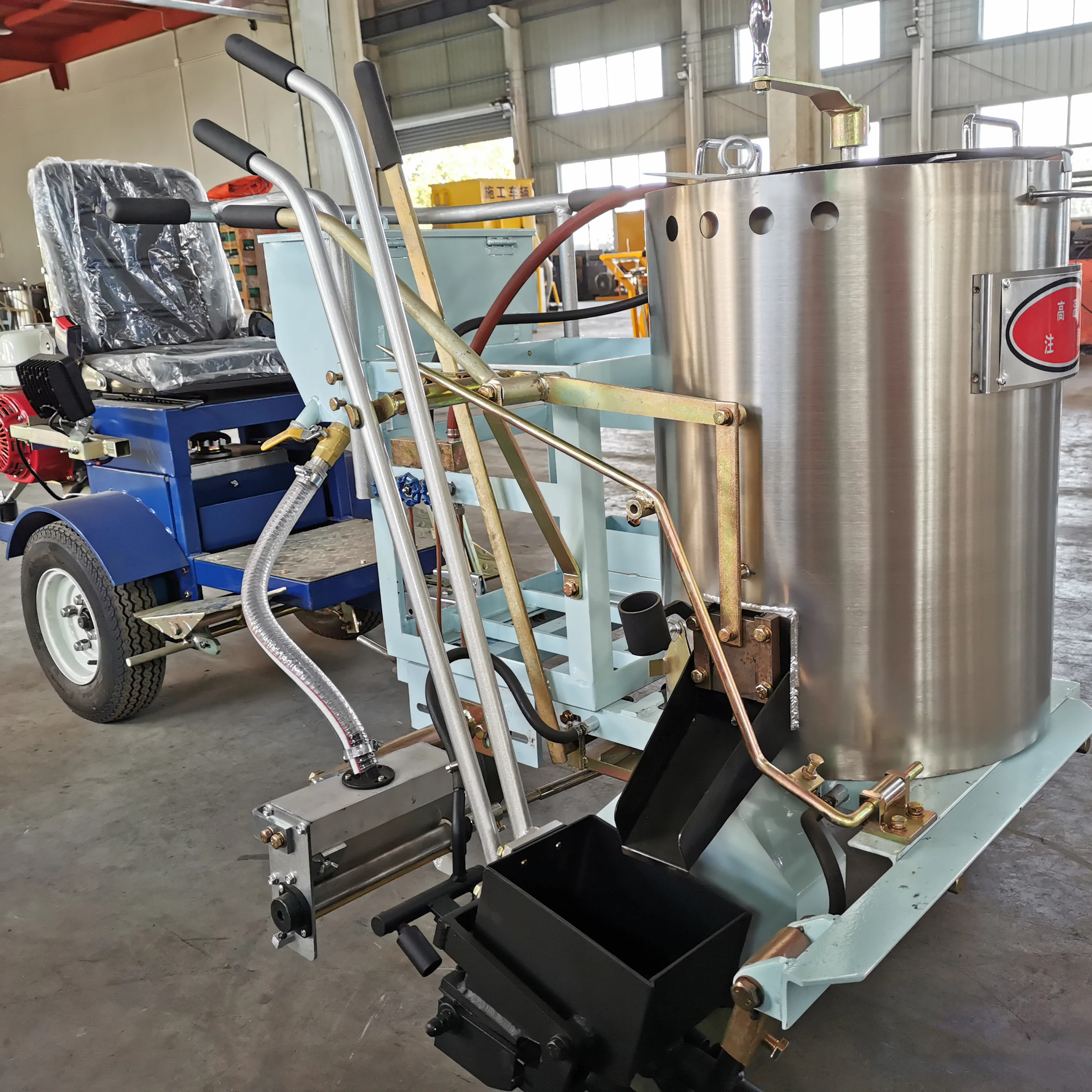 Автоматическая машина для маркировки дорожек из термопластичного материала