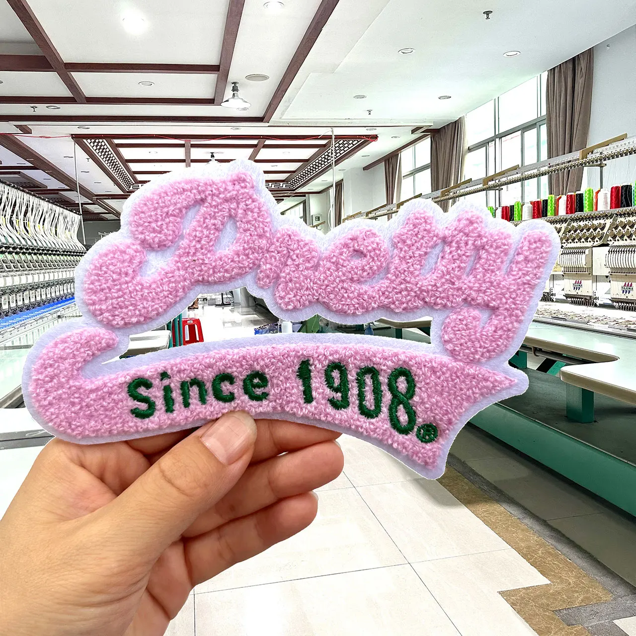 Wholesale Custom pretty Letter Chenille Embroidered Iron On Patch  Varsity Letter Chenille Embroidered Patches For Jacket