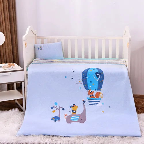 The new four Seasons is suitable for cute elephant printed cribs, soft baby pillowcases and bed sheets