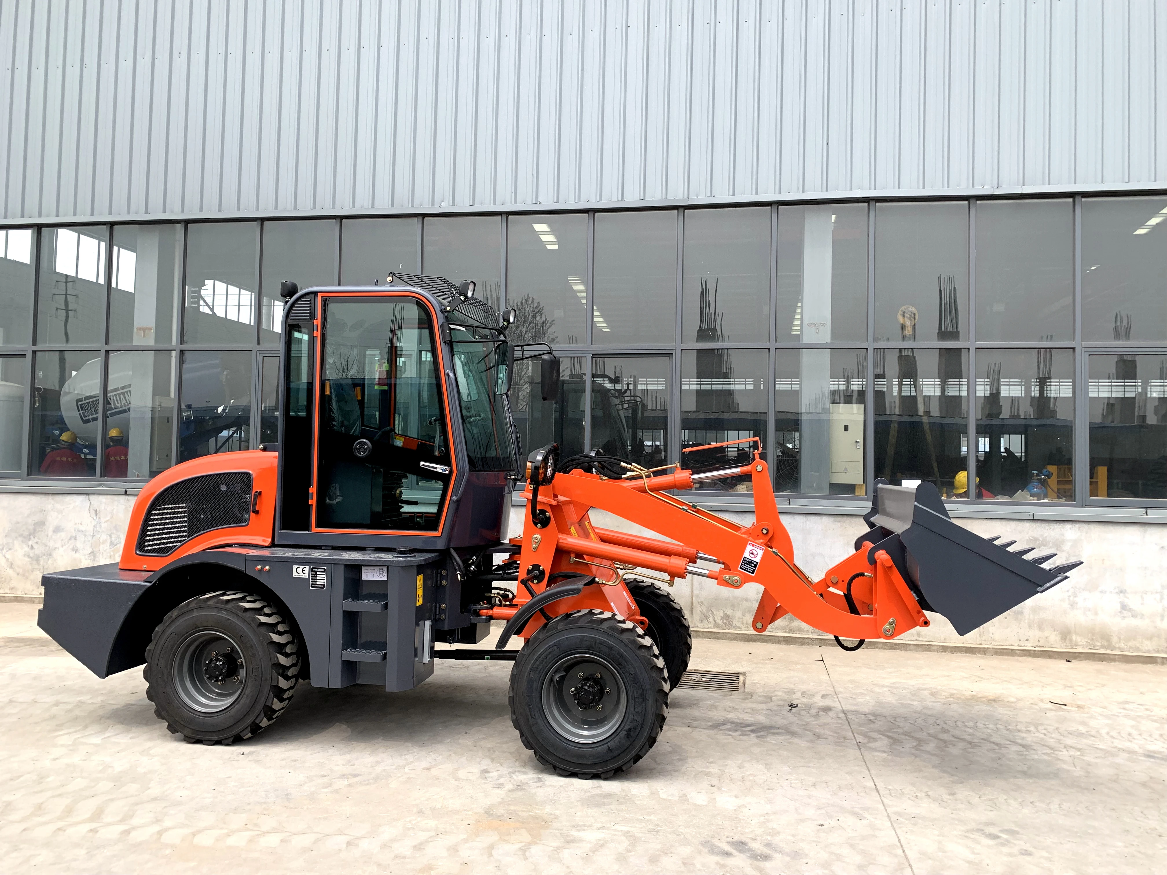 MLE815 Versatile Loader with Huge Discount Bucket Capacity 0.8 cubic meter Free Shipping !
