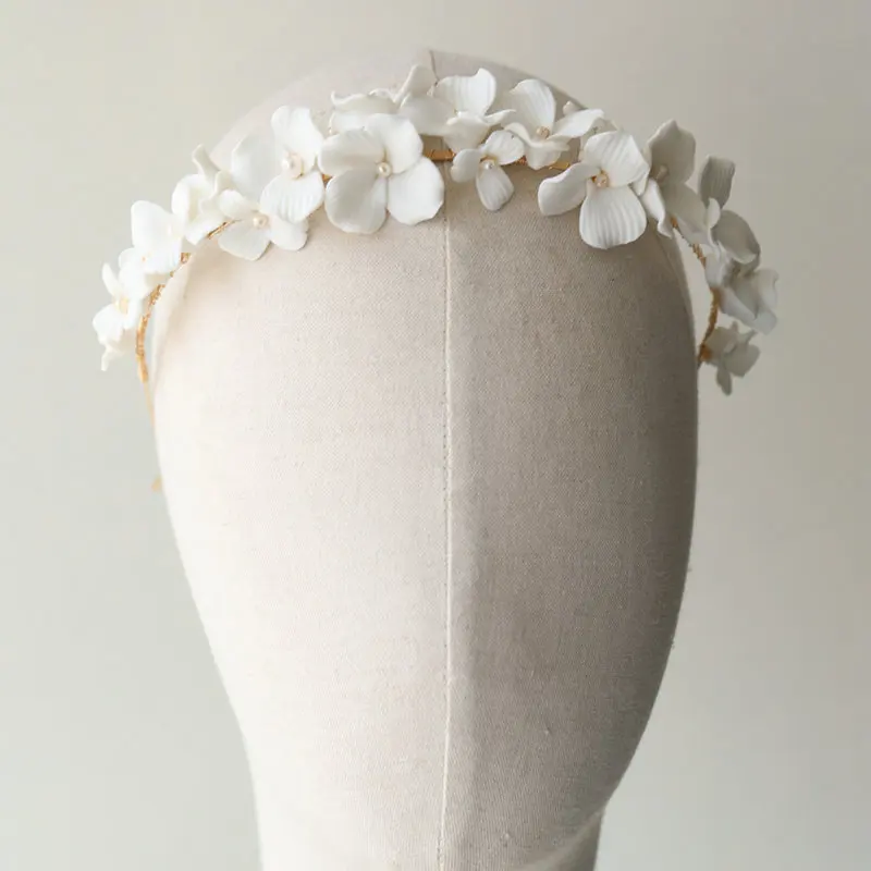 Повязка на голову с Белыми Керамическими цветами ручной работы свадебные аксессуары для волос жемчугом
