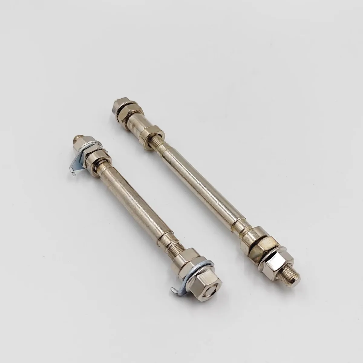 Sell like hot cakes Bicycles mountain bikes rear axle bearings hubs solid front and rear axles variable speeds front
