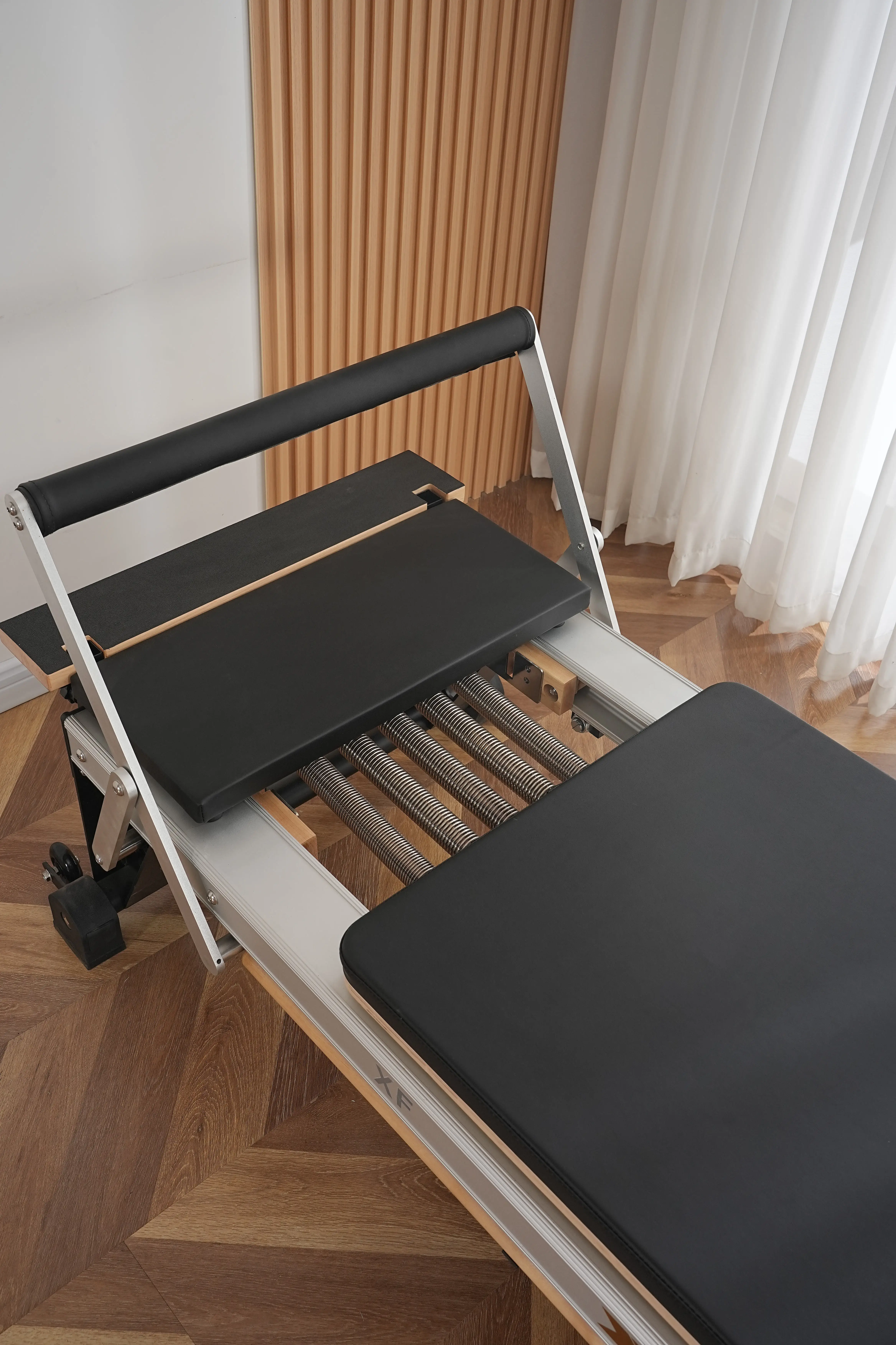 Chinese professional yoga equipment Reformer Pilates training bed frame body shaping machine