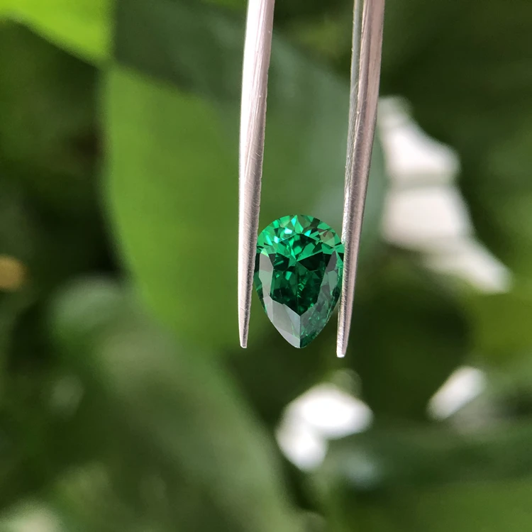 High Quality Emerald Green Cubic Zirconia Loose Gemstones Synthetic Faceted Cut Pear Shape CZ Stones for Rings and Engagement