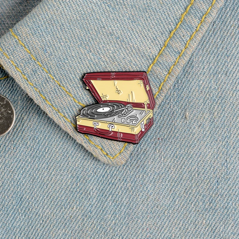 Vinyl Records Player Enamel Pins Vintage Badge Old-school Brooch Lapel Pin Shirt Bag Cartoon Music Jewelry Gift for Friends