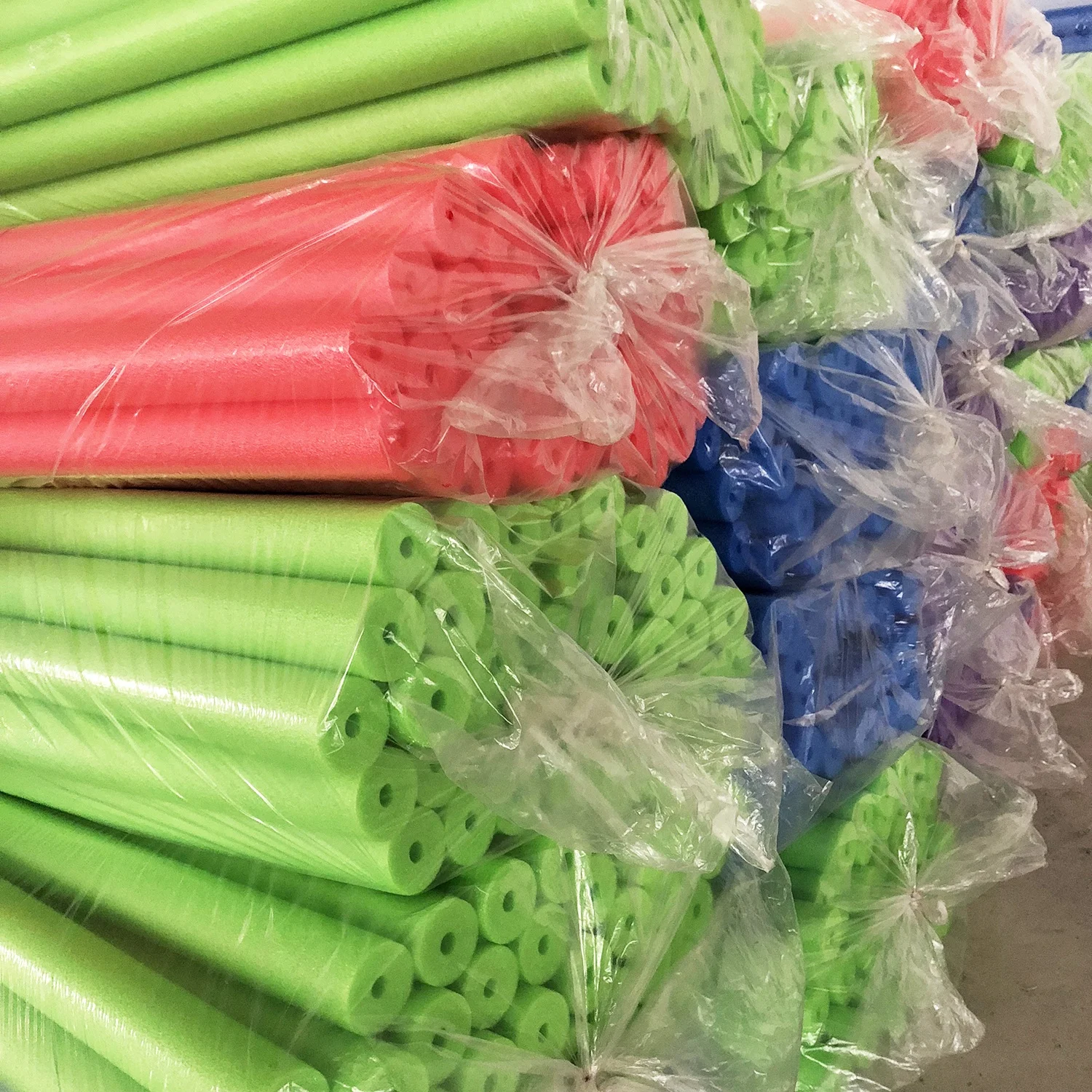 HUNLON Hot sale water foam float noodles EPE swimming floating bar, pool noodles for kids