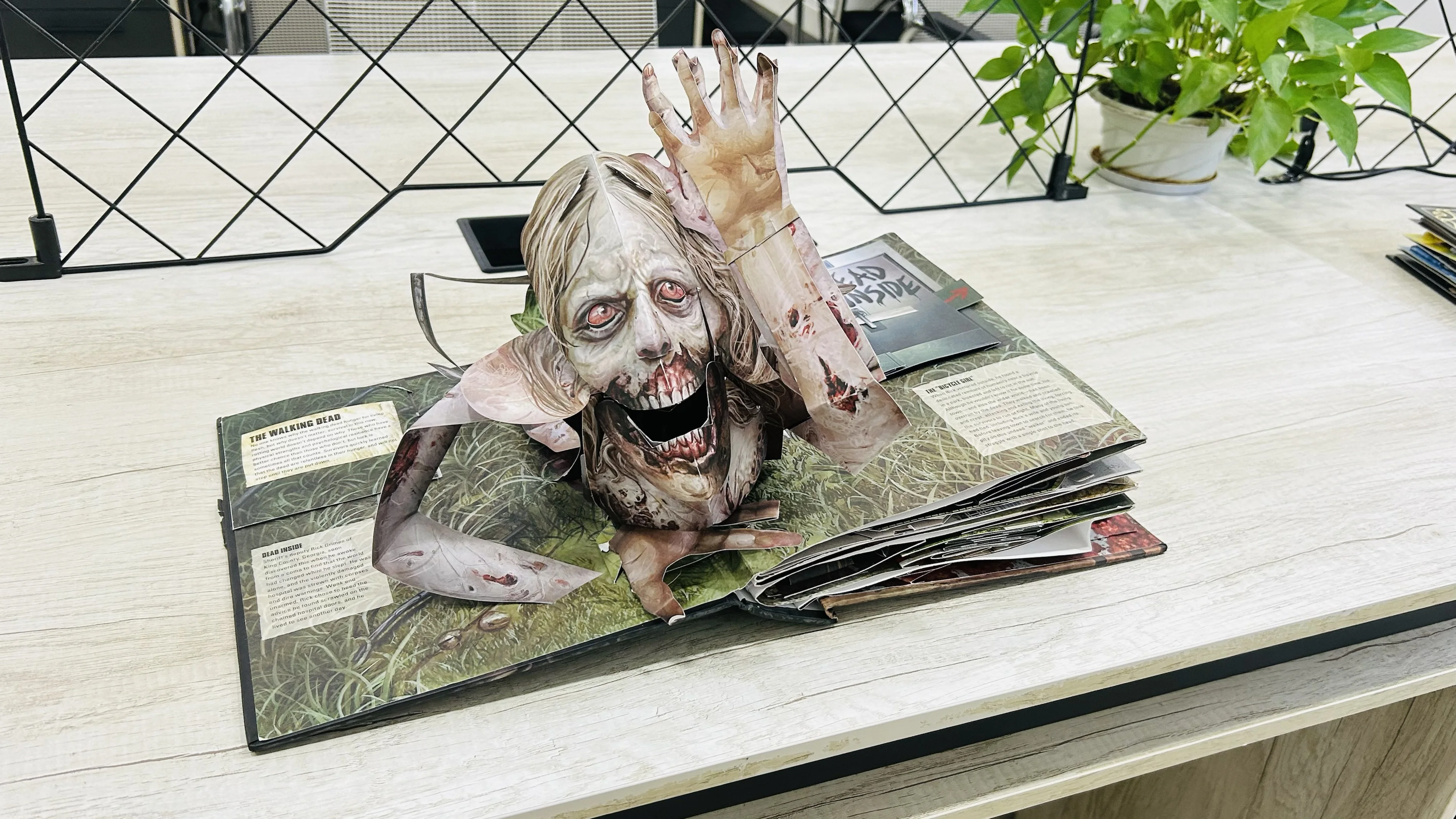 Yimi paper custom 3d pop up children book printing frightened Science fiction Various topics story pop up book for kids