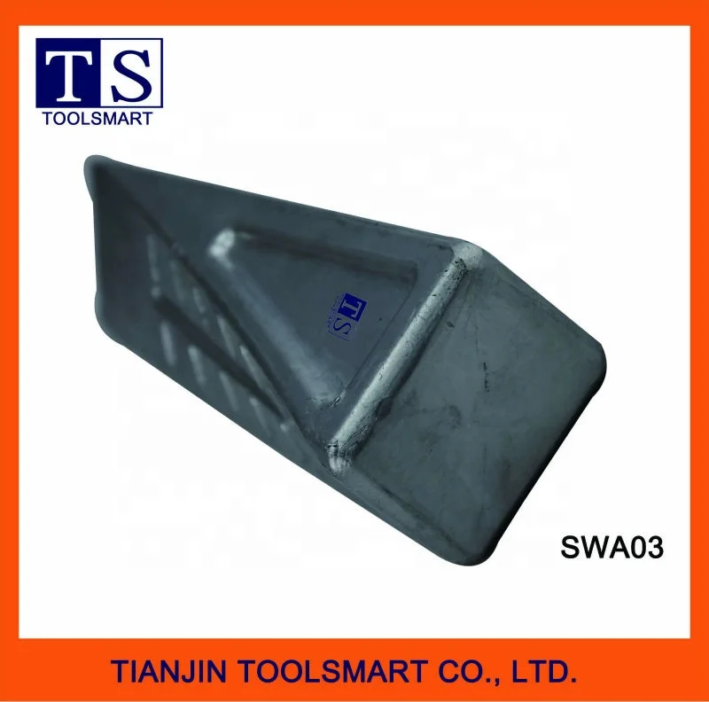 Competition axe head with wedge