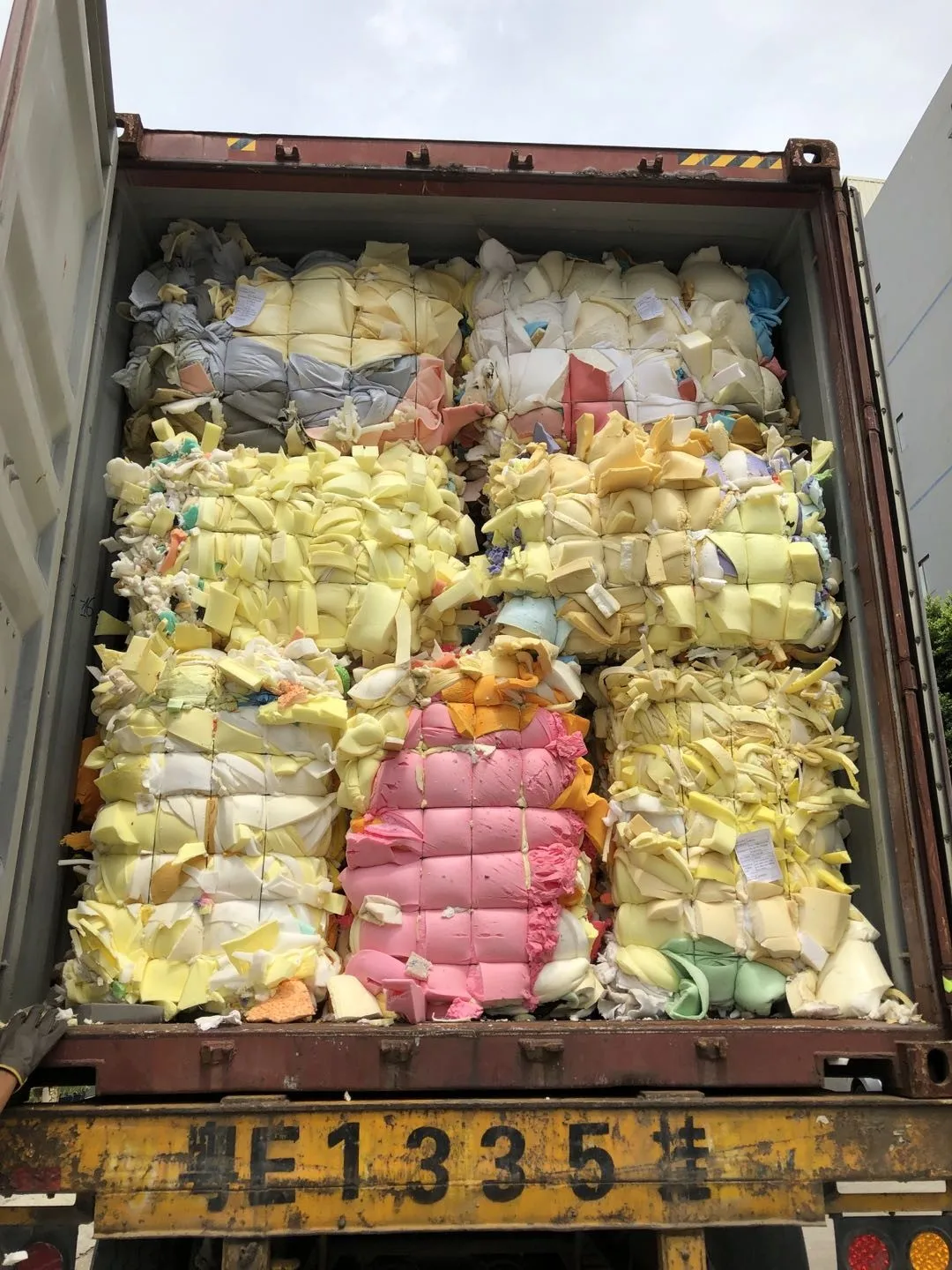  Waste foam scrap