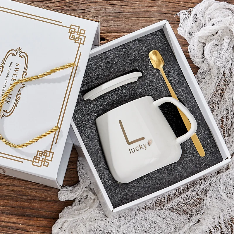 Exquisite creative promotion ceramic mug with spoon festive gift/All kinds of holiday gifts